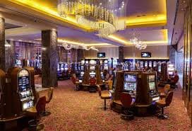 Filipino players enjoying manaloplay sports betting and live casino on mobile
